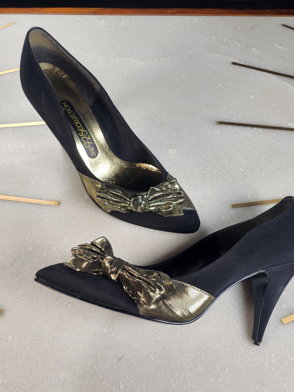Vintage 1980s Black and Gold Bow Pointed-Toe Heels US8